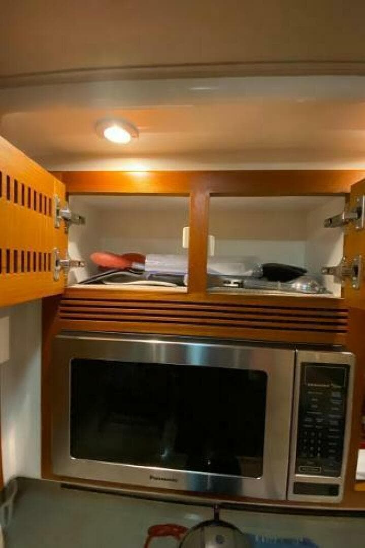 2004 Cabo 45 Express Los Suenos Edition — photo 21