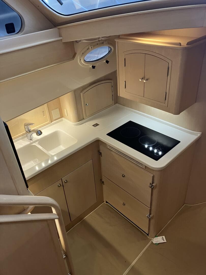 2013 Hinckley Talaria — photo 16