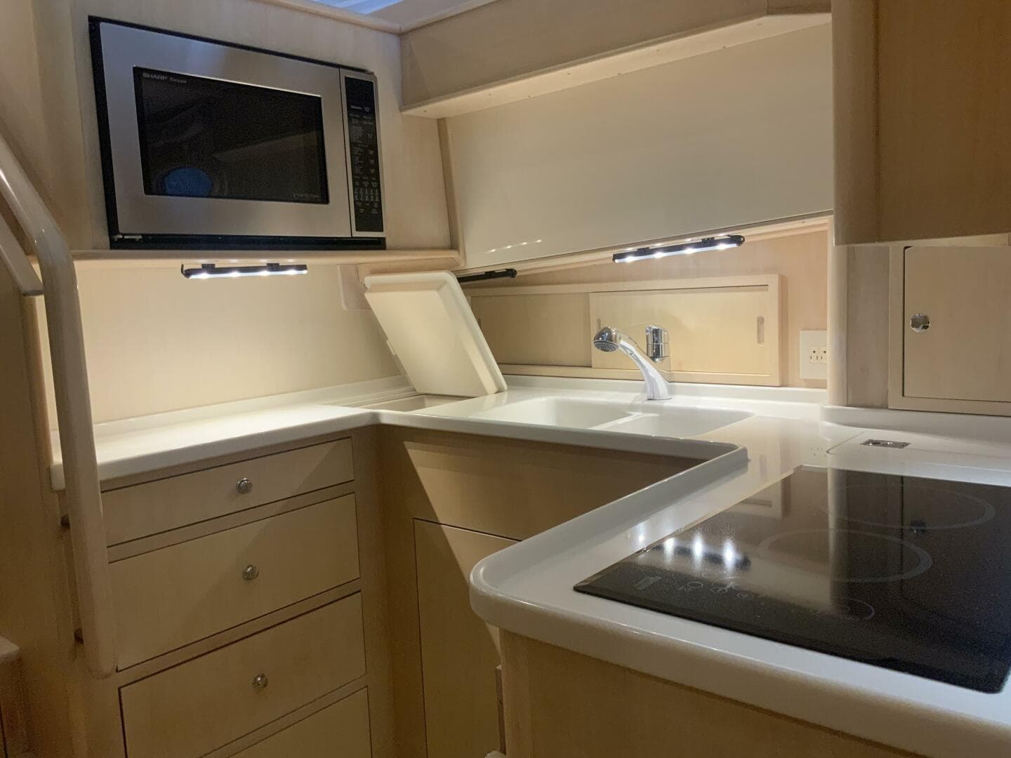 2013 Hinckley Talaria — photo 14