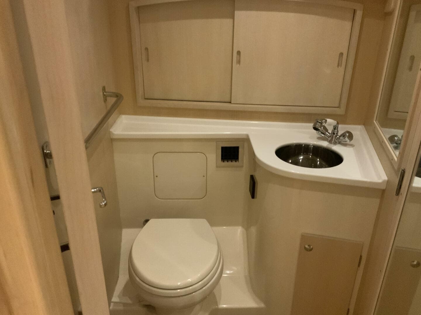 2013 Hinckley Talaria — photo 12