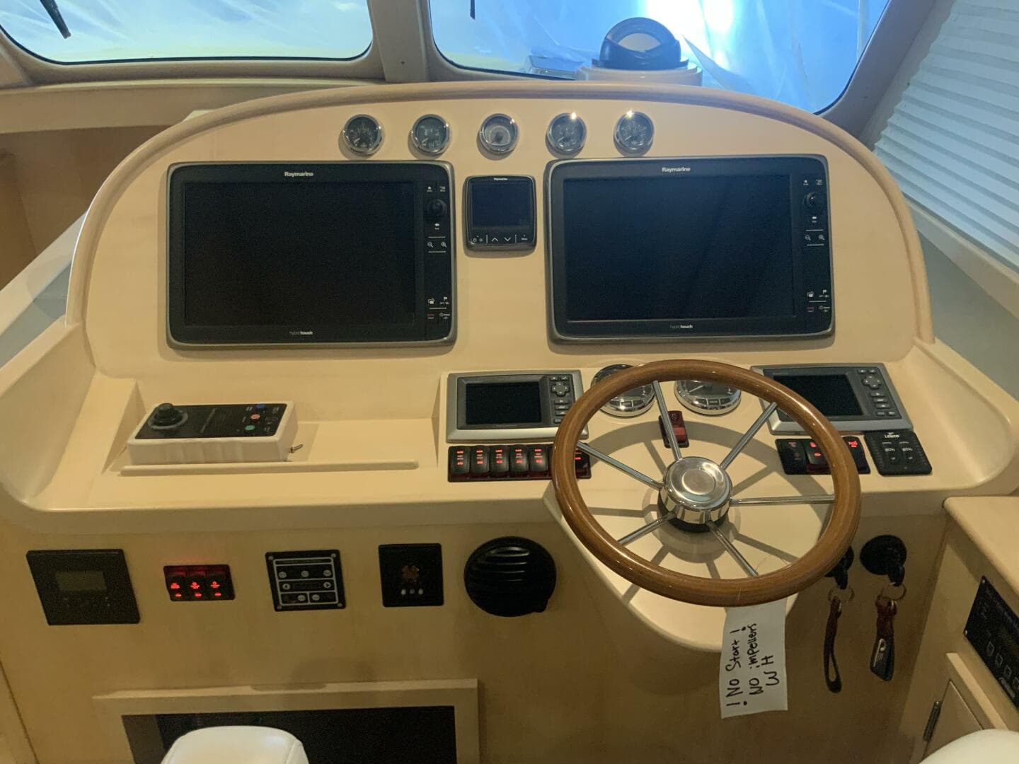 2013 Hinckley Talaria — photo 18