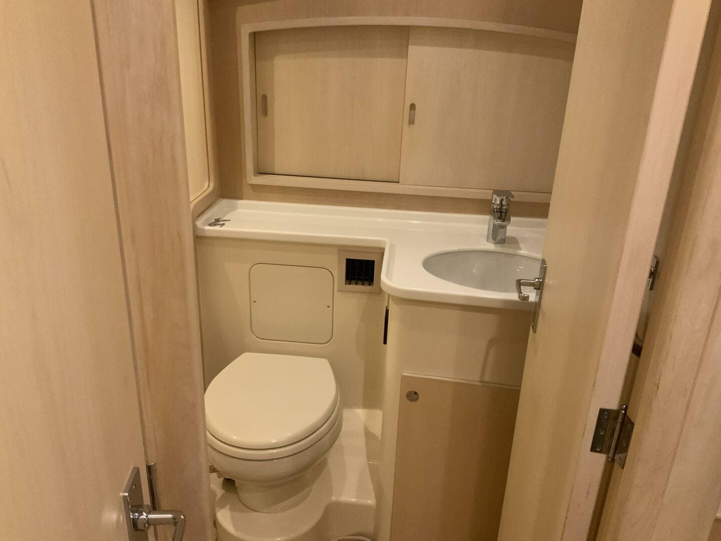 2013 Hinckley Talaria — photo 7