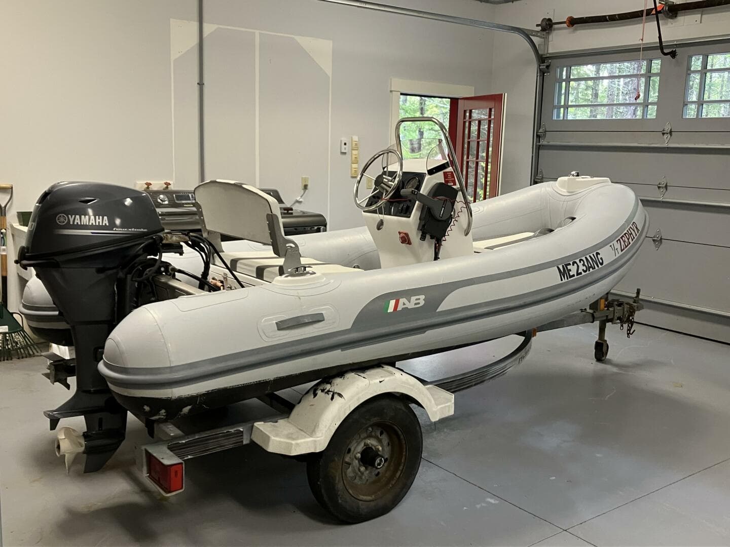 2013 Hinckley Talaria — photo 32