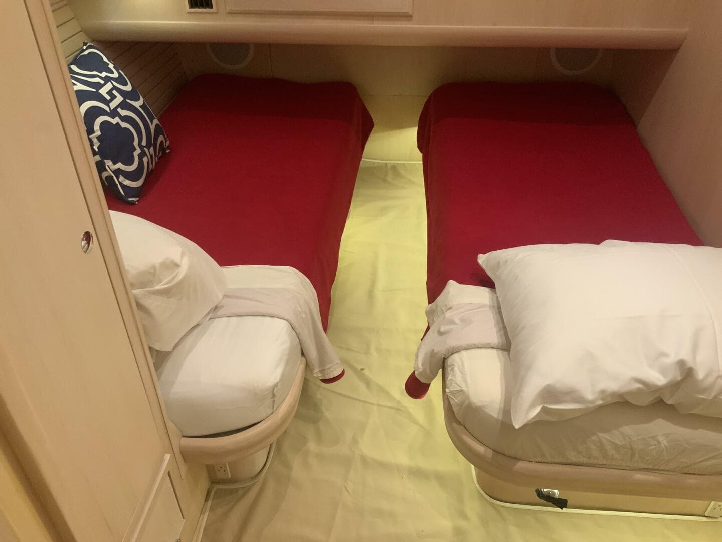 2013 Hinckley Talaria — photo 9