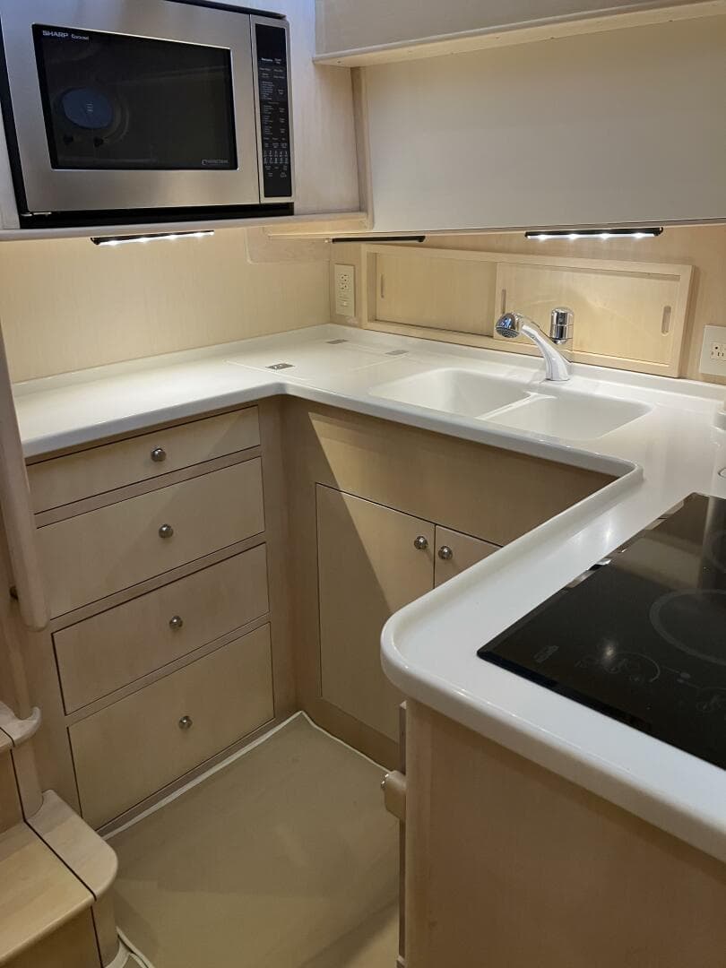 2013 Hinckley Talaria — photo 15