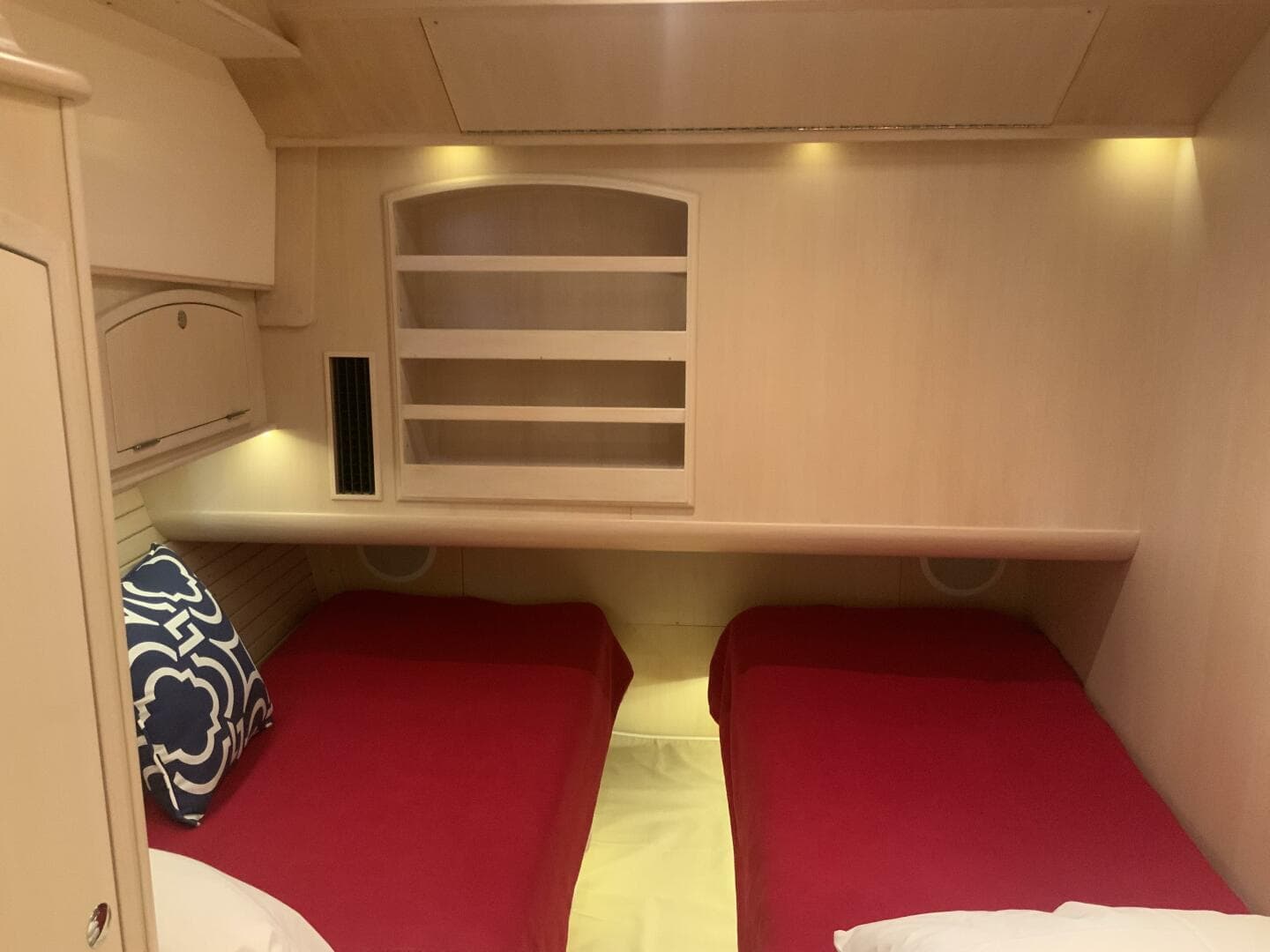 2013 Hinckley Talaria — photo 10