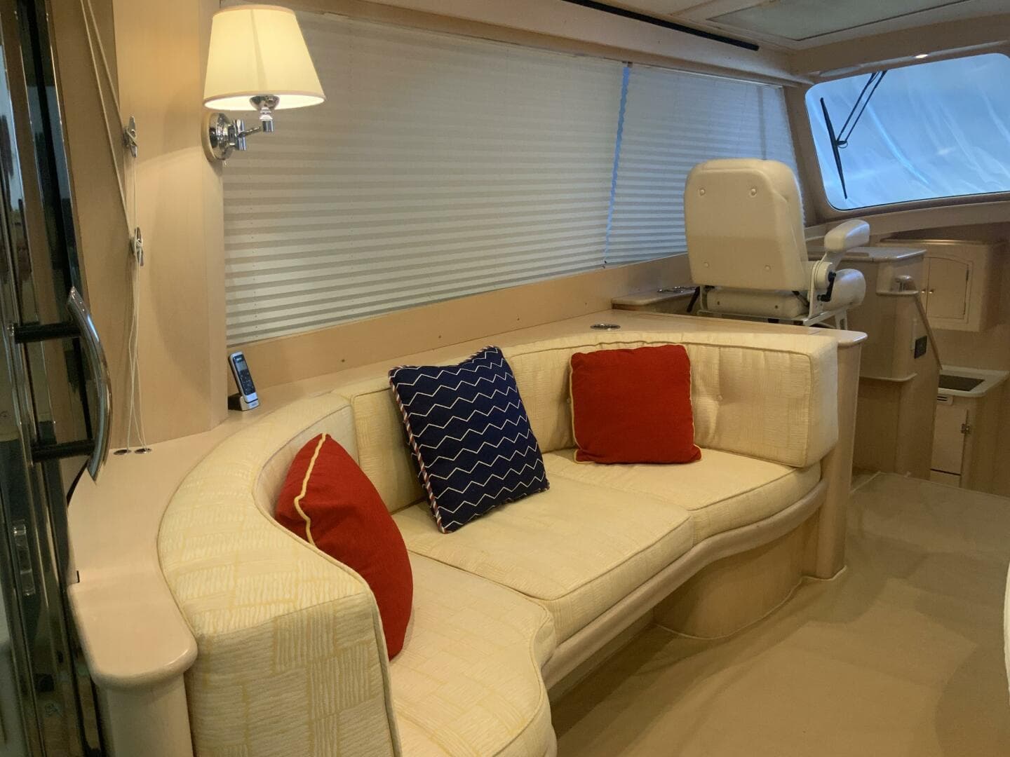 2013 Hinckley Talaria — photo 25