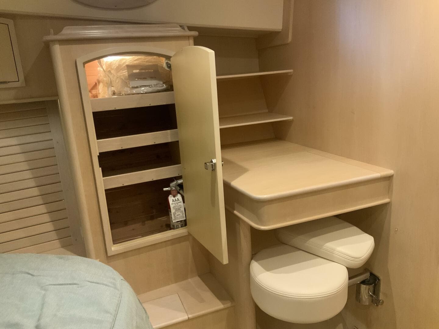 2013 Hinckley Talaria — photo 6