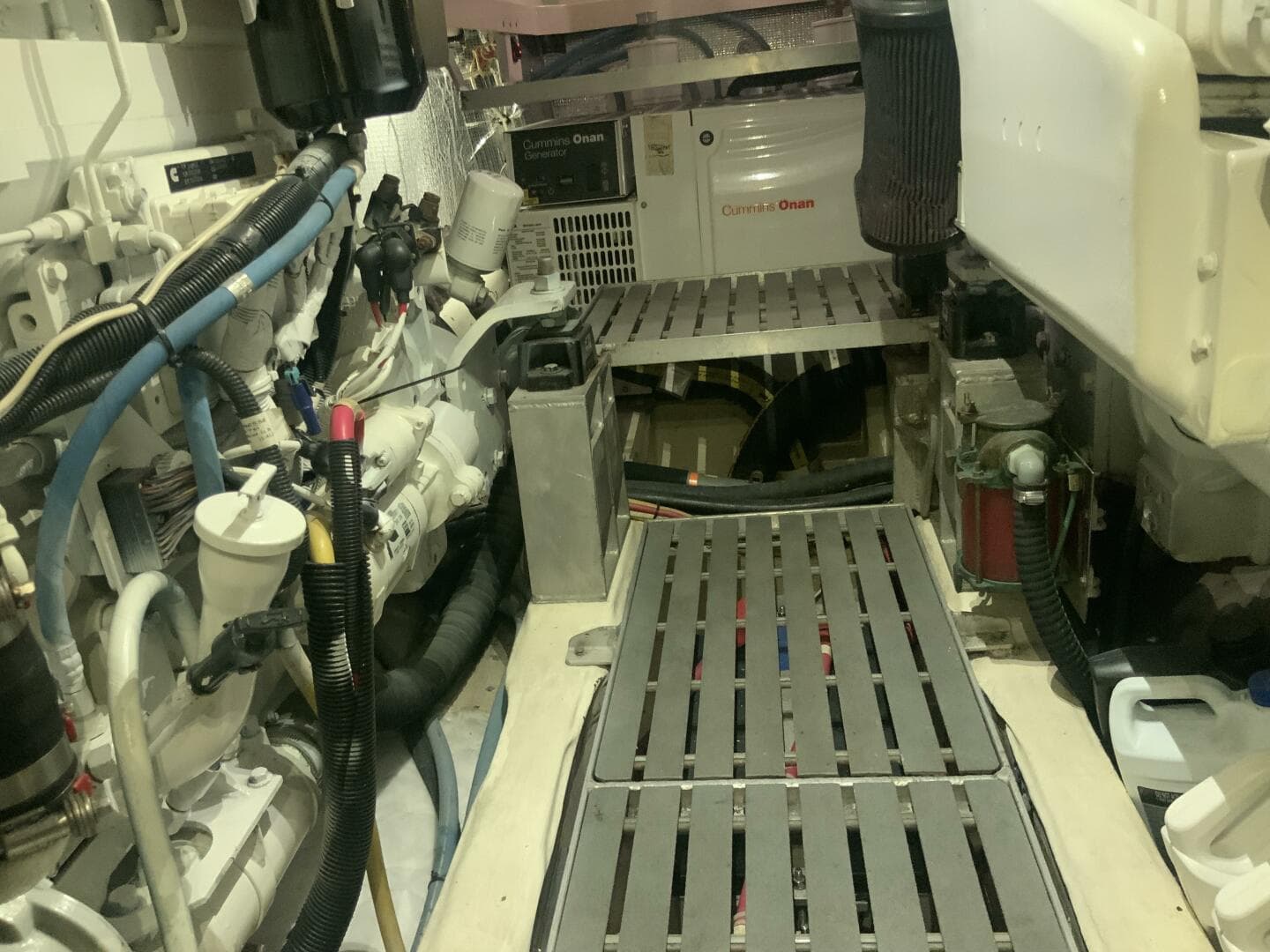 2013 Hinckley Talaria — photo 30