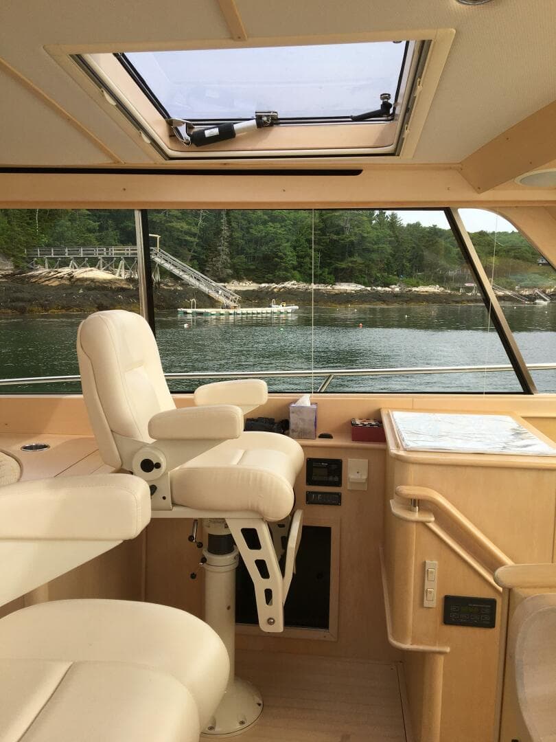 2013 Hinckley Talaria — photo 20