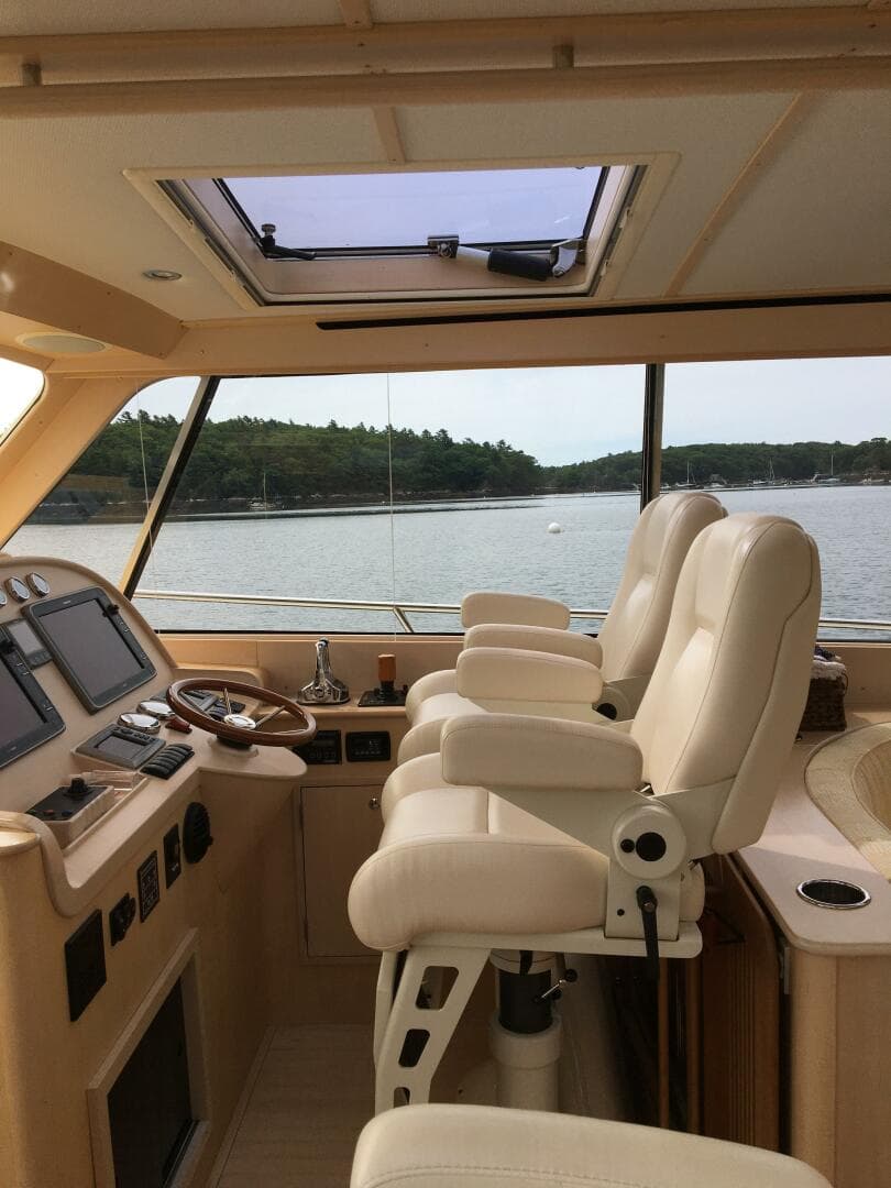 2013 Hinckley Talaria — photo 19