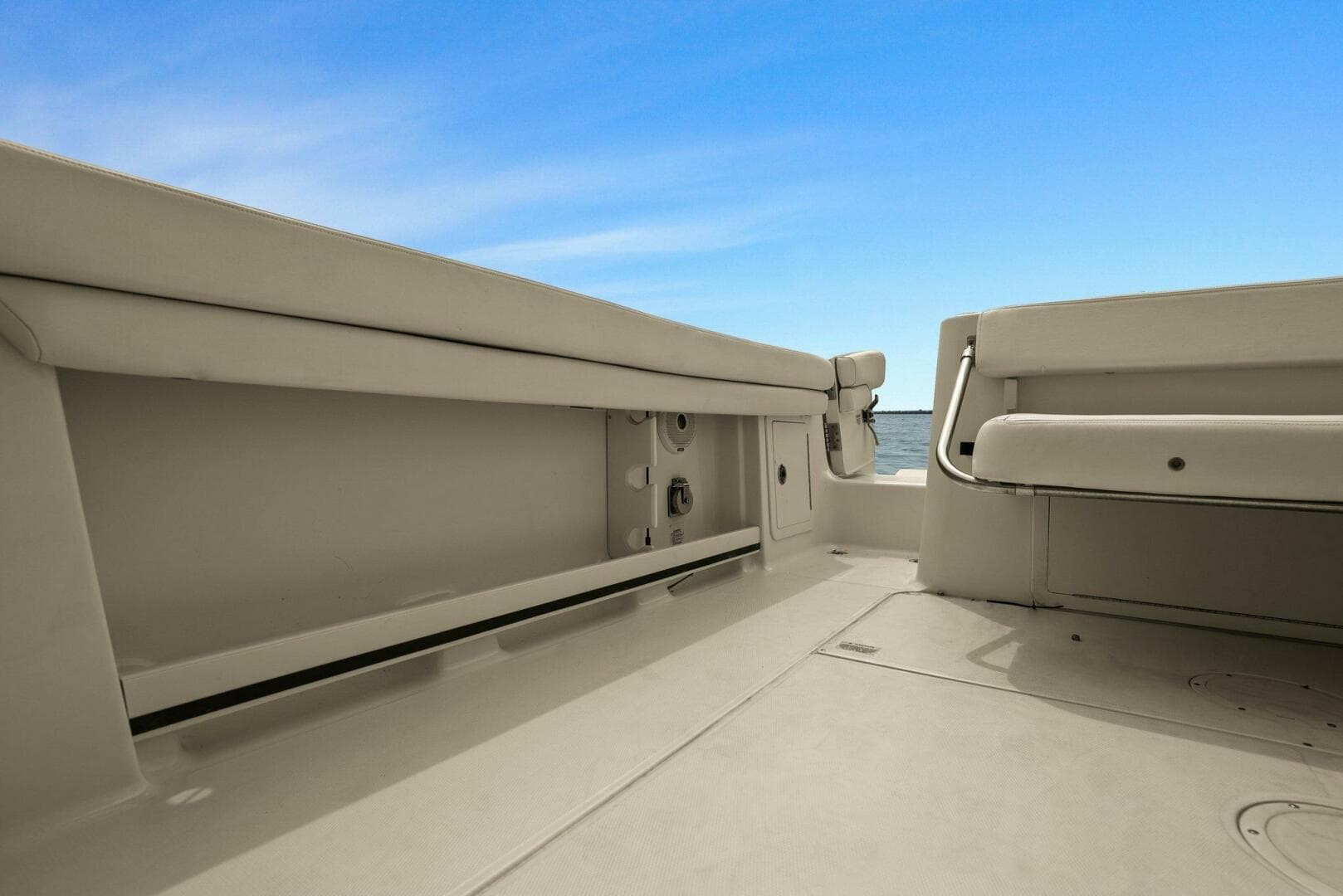 2016 Grady-White Freedom 285 — photo 18