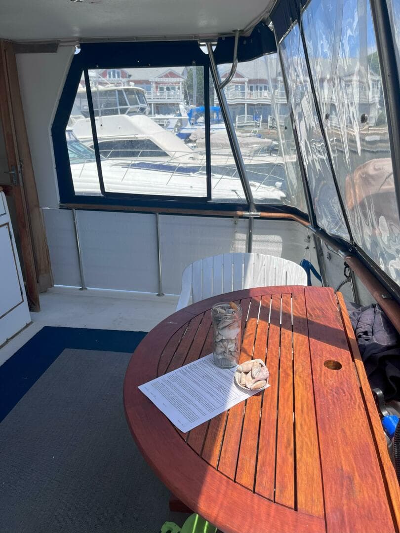 1990 Jefferson 43 Sundeck — photo 10