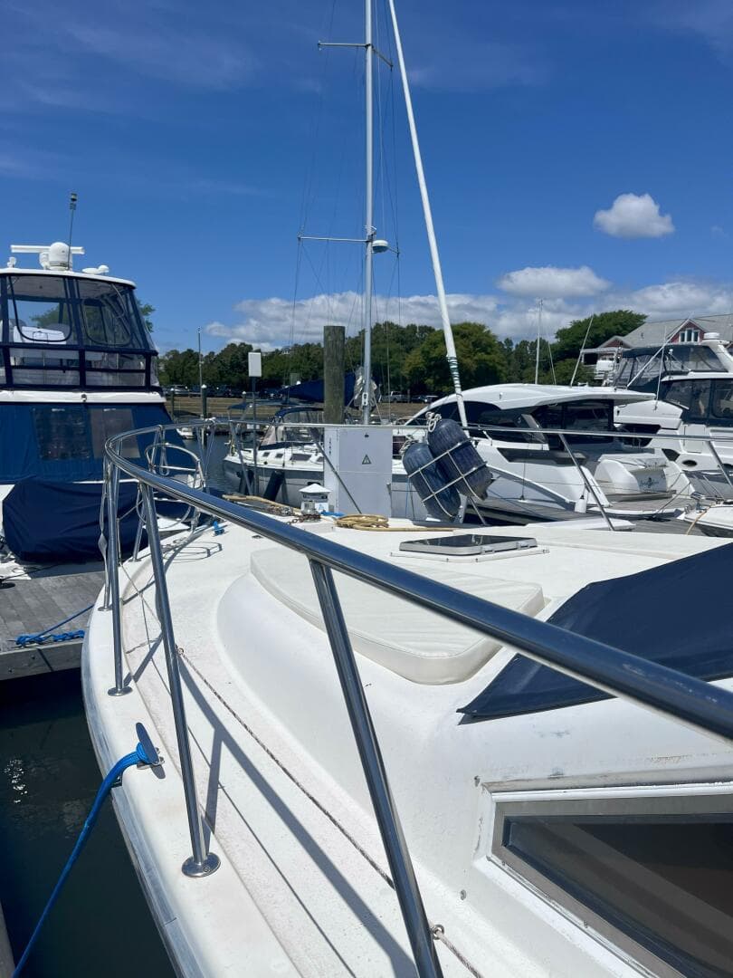 1990 Jefferson 43 Sundeck — photo 8