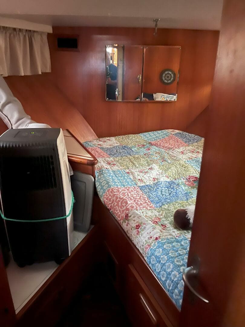 1990 Jefferson 43 Sundeck — photo 27