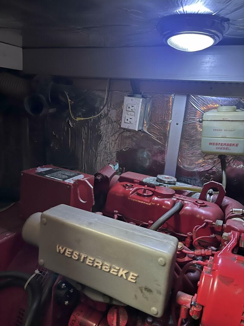 1990 Jefferson 43 Sundeck — photo 37