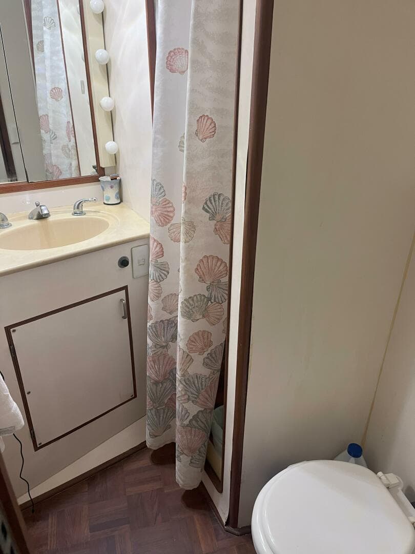 1990 Jefferson 43 Sundeck — photo 29