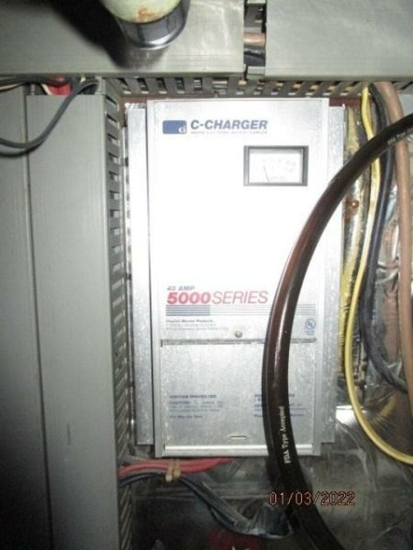 1990 Jefferson 43 Sundeck — photo 42