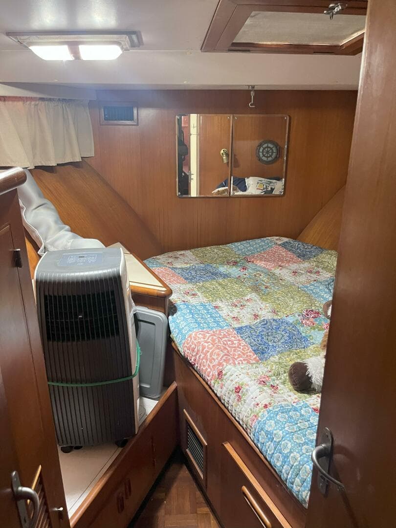 1990 Jefferson 43 Sundeck — photo 30