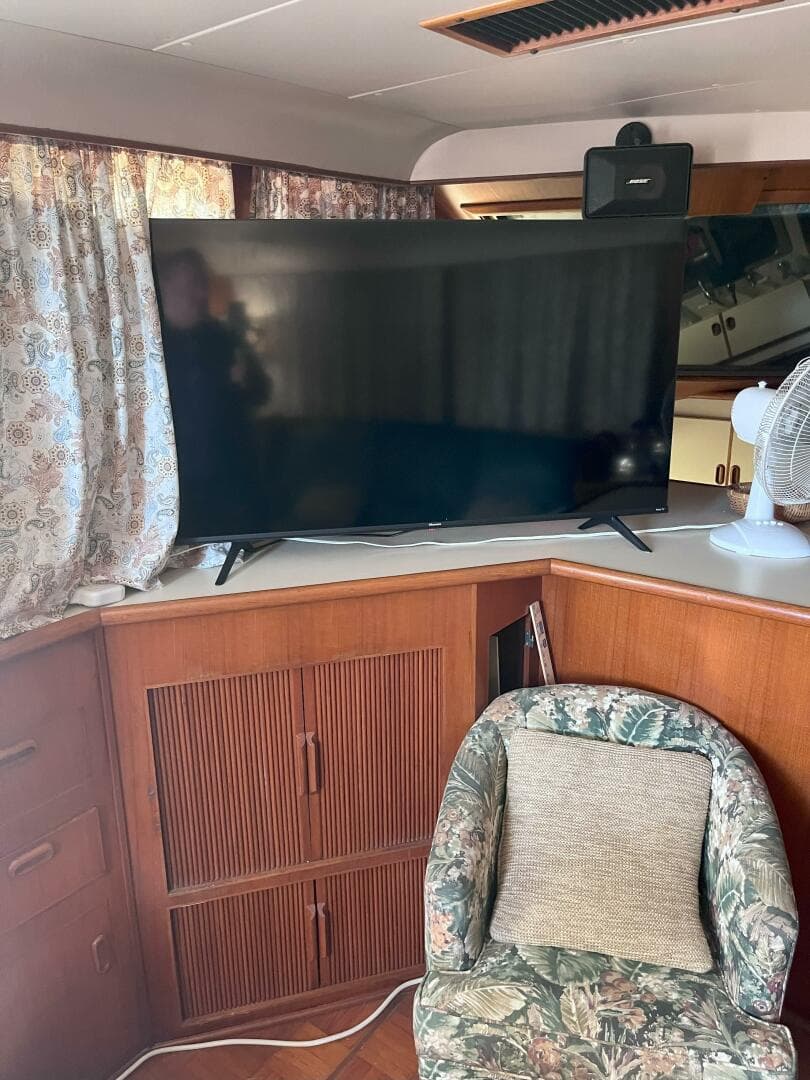 1990 Jefferson 43 Sundeck — photo 23