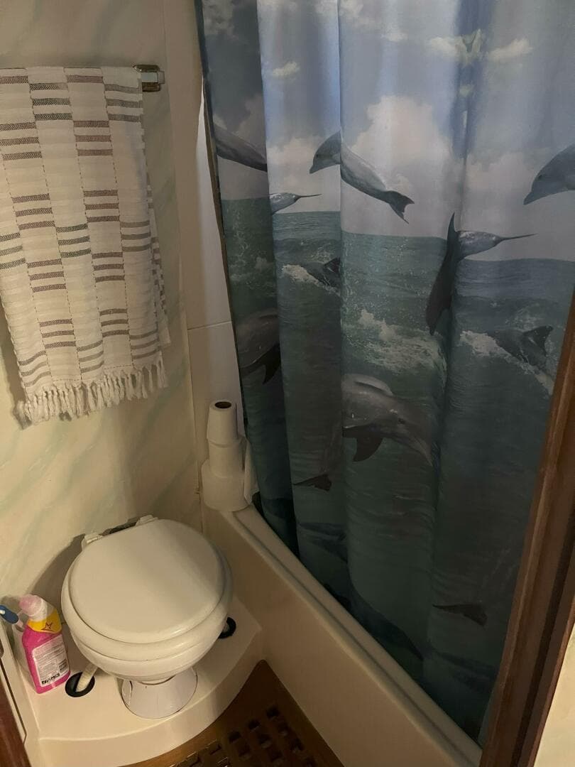 1990 Jefferson 43 Sundeck — photo 32