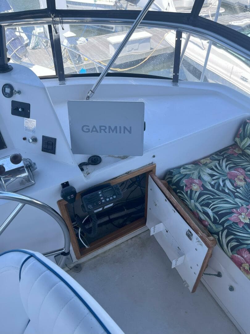 1990 Jefferson 43 Sundeck — photo 16