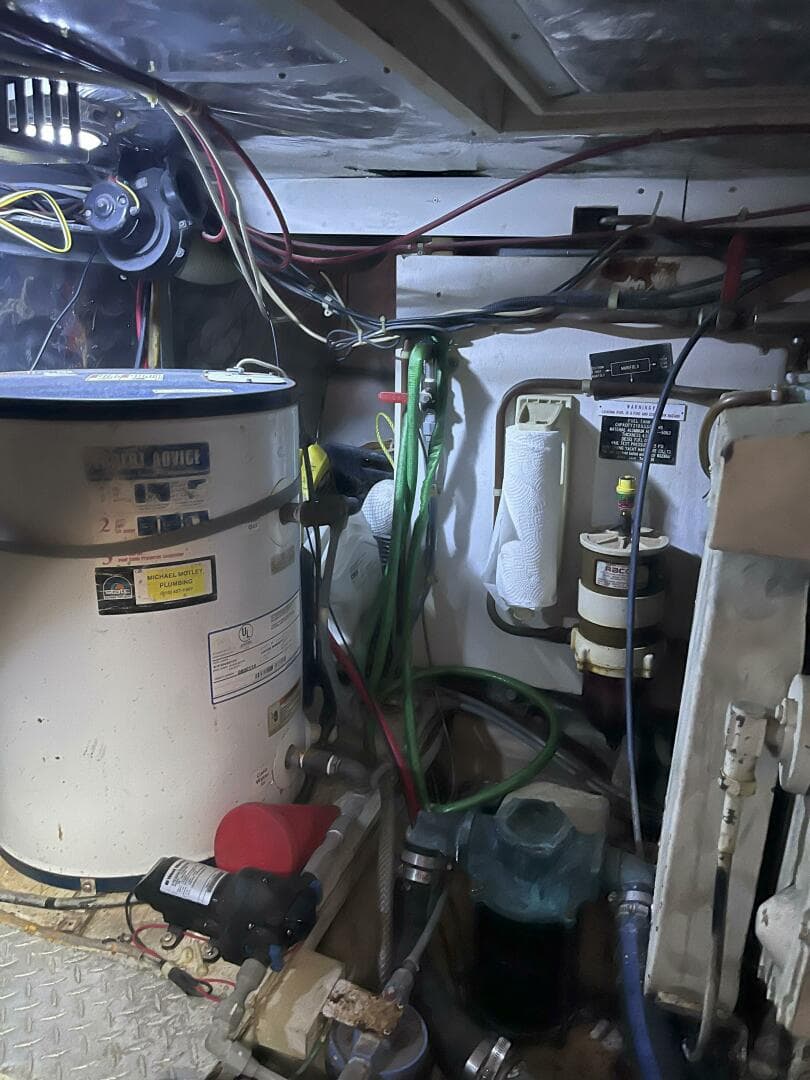 1990 Jefferson 43 Sundeck — photo 38