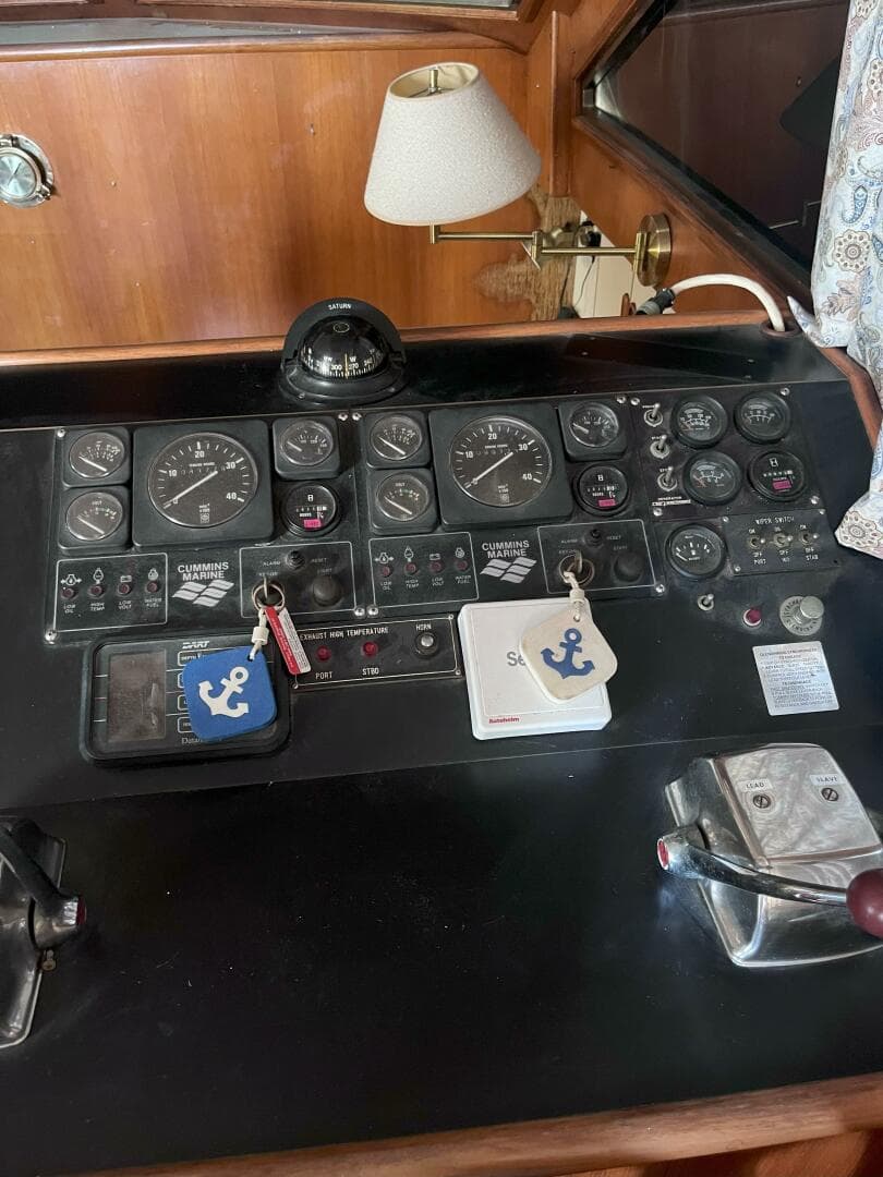 1990 Jefferson 43 Sundeck — photo 25