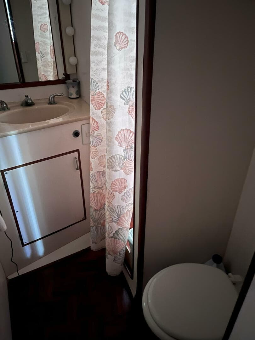 1990 Jefferson 43 Sundeck — photo 28