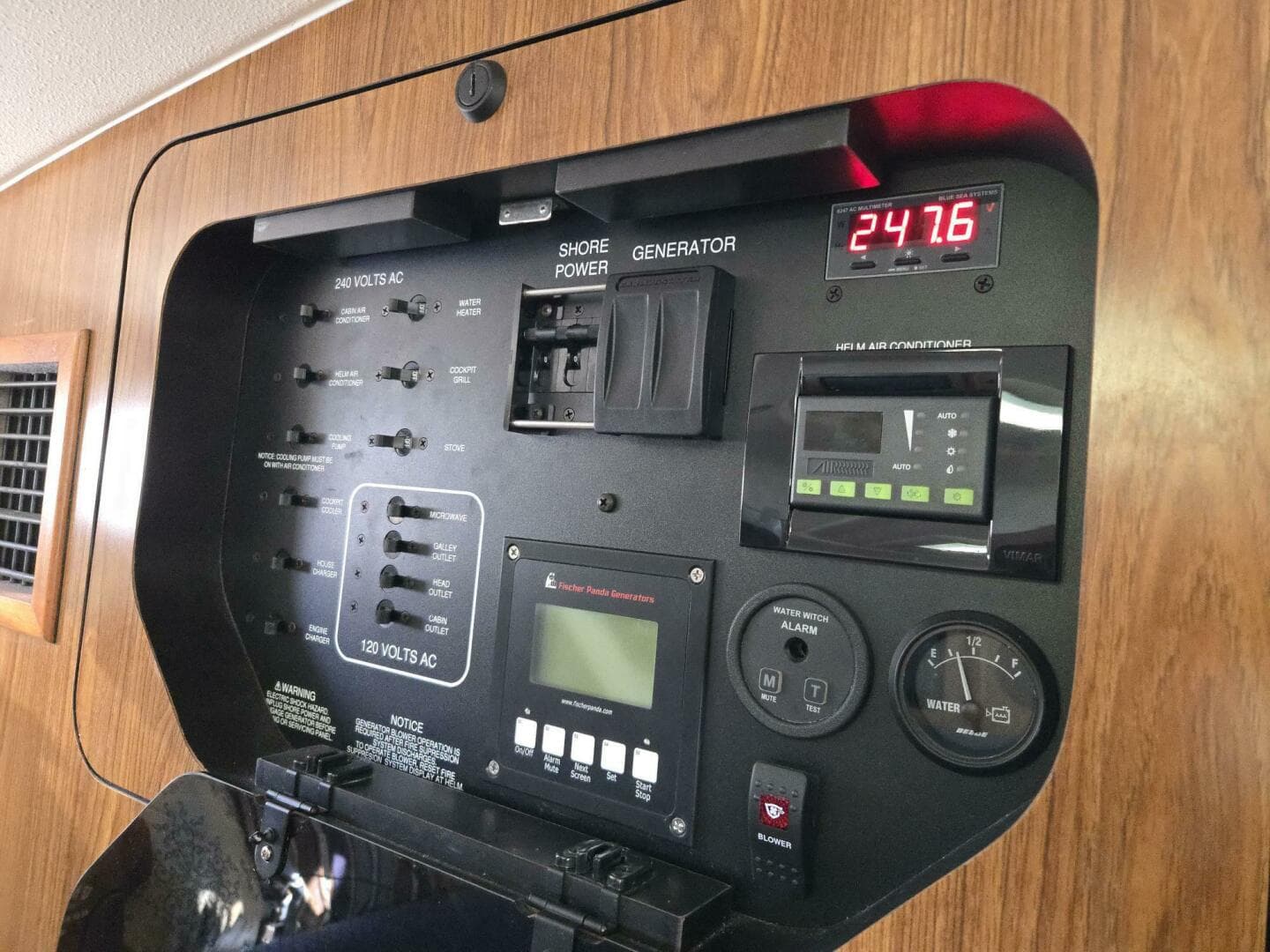 2013 Pursuit 345 Offshore — photo 19