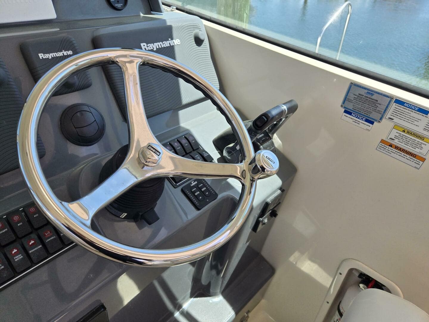 2013 Pursuit 345 Offshore — photo 27