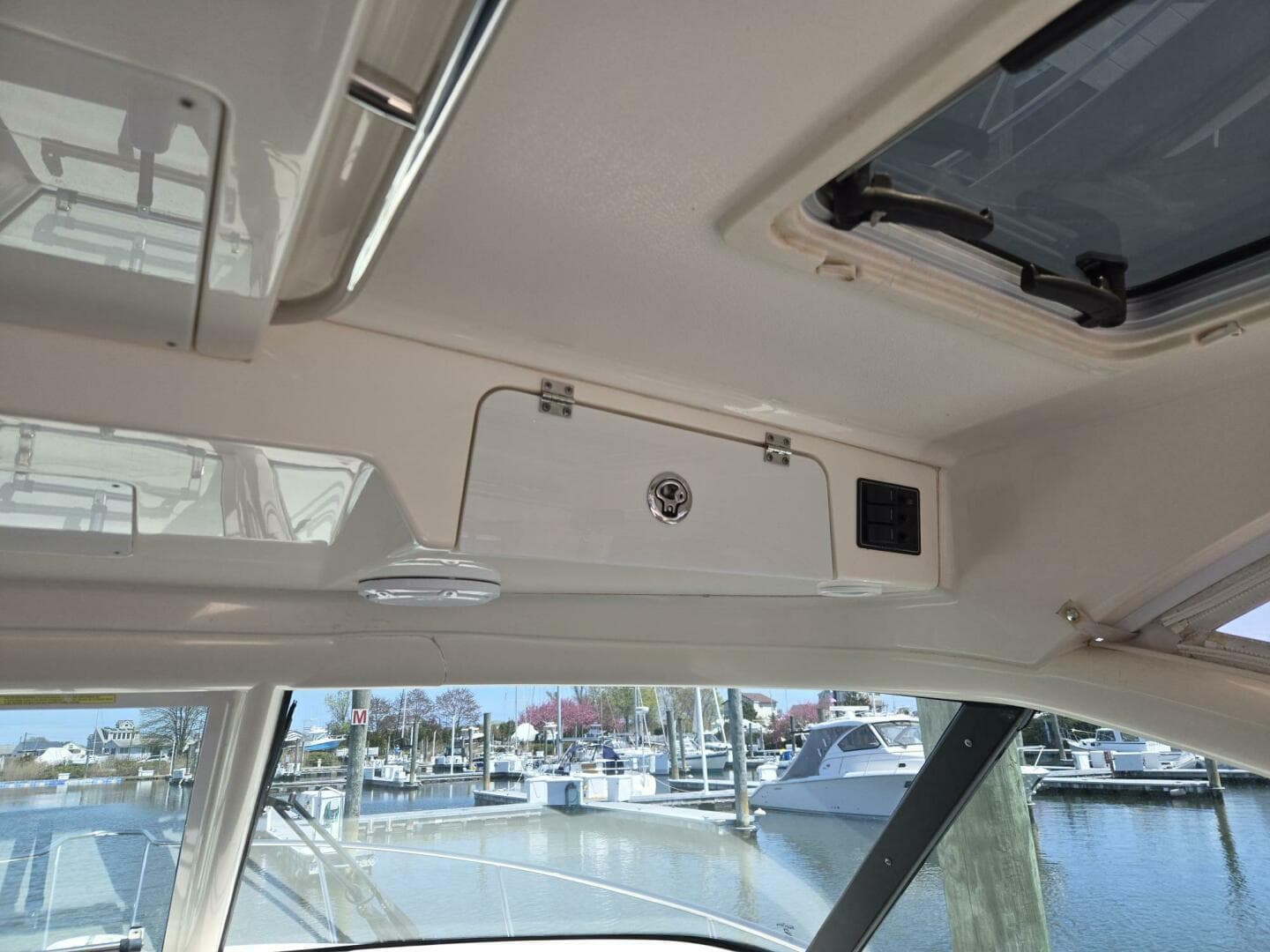 2013 Pursuit 345 Offshore — photo 7