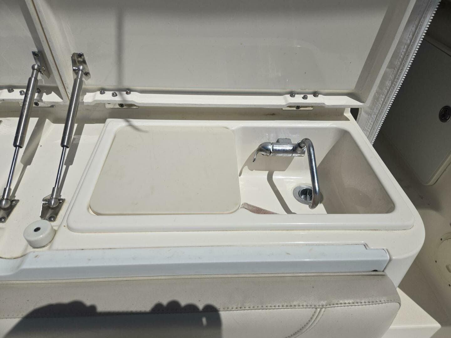 2013 Pursuit 345 Offshore — photo 21