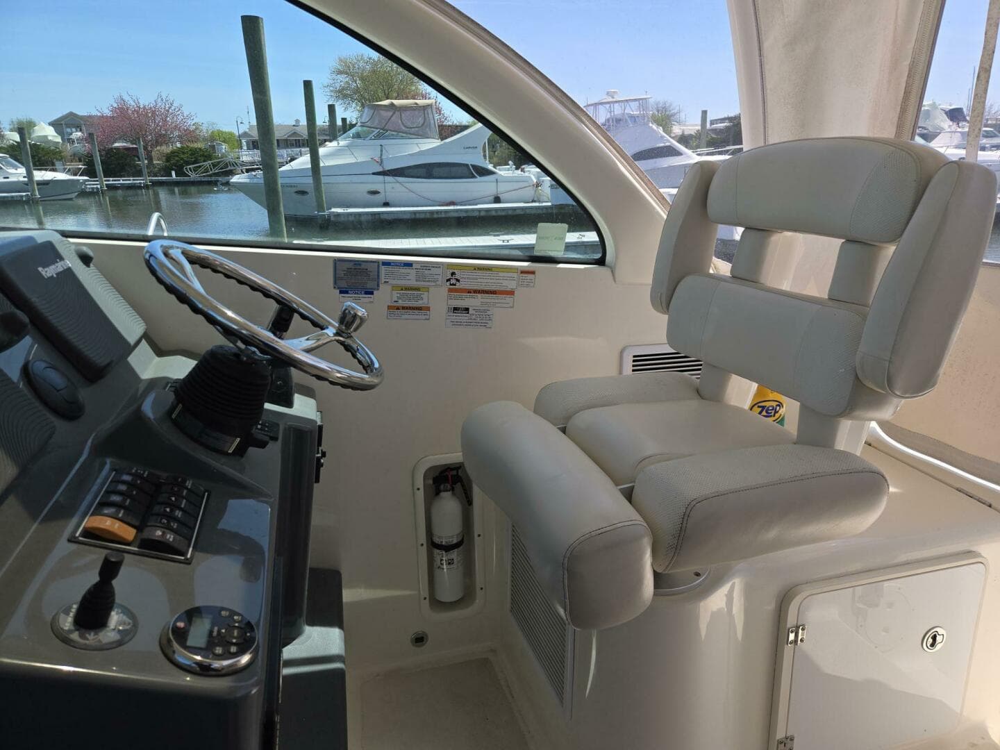 2013 Pursuit 345 Offshore — photo 40