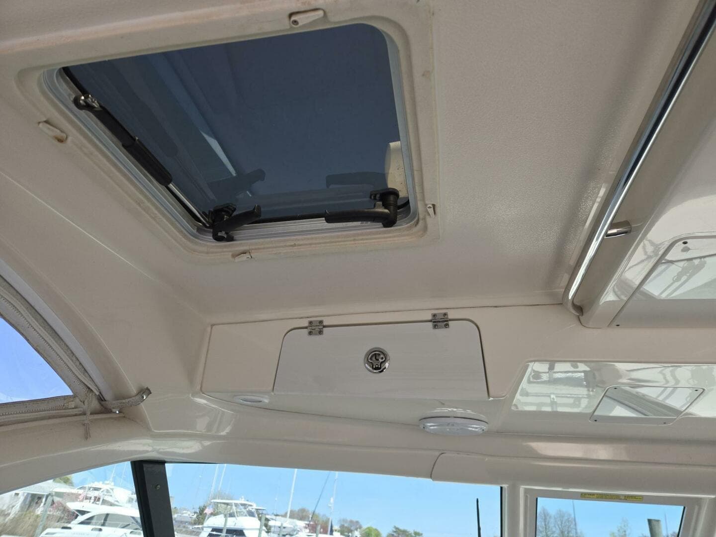 2013 Pursuit 345 Offshore — photo 24