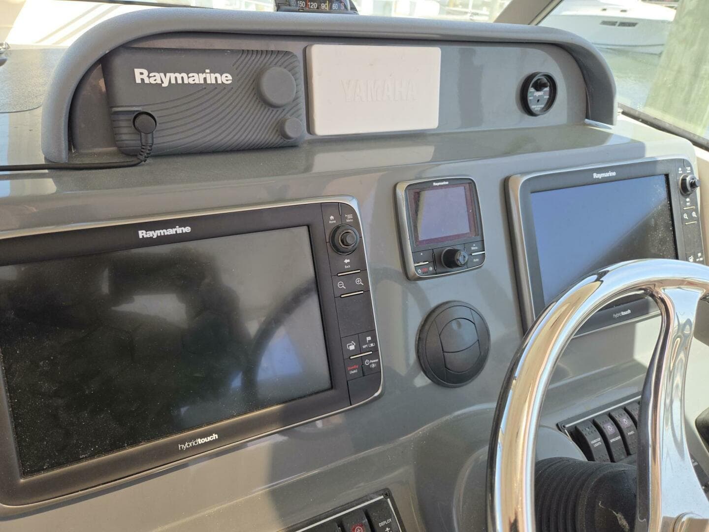 2013 Pursuit 345 Offshore — photo 32