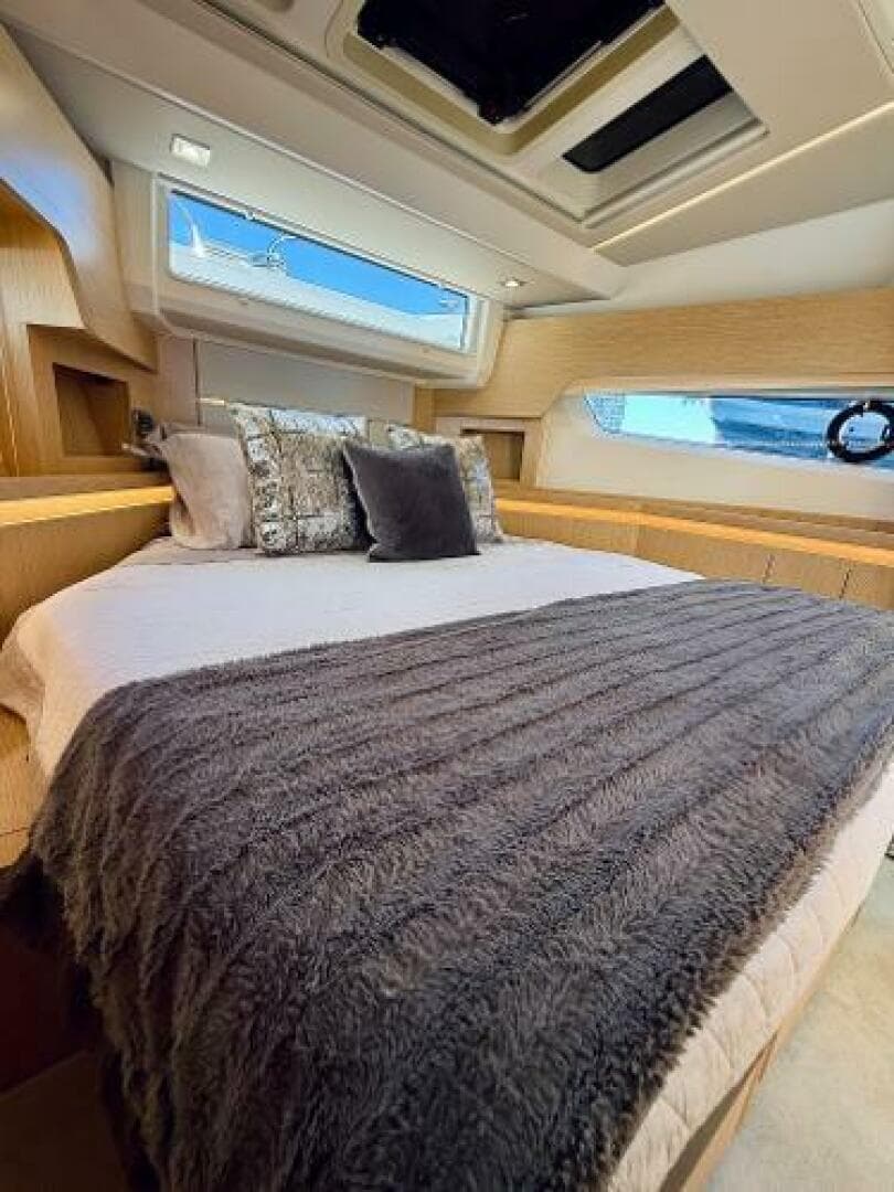 2019 Sealine F430 — photo 33