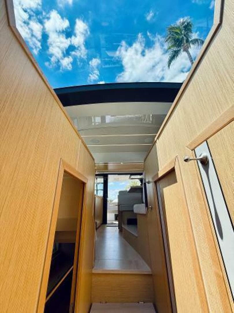 2019 Sealine F430 — photo 28