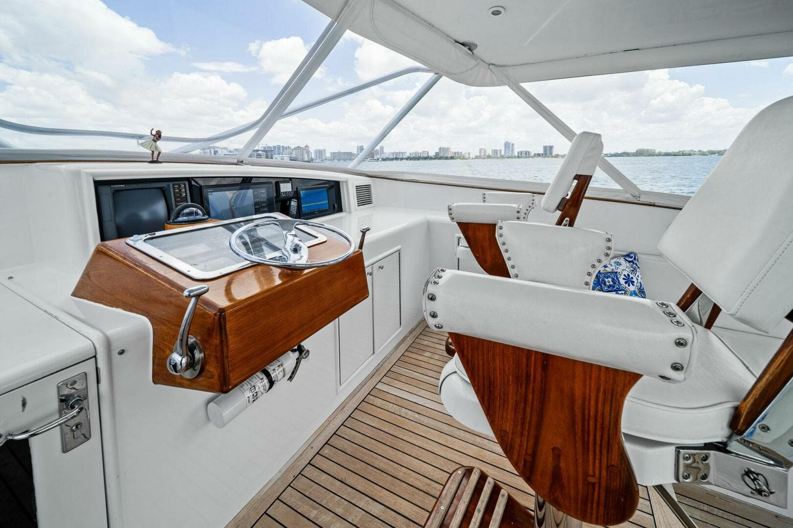 1999 Buddy Davis 52 Express — photo 31