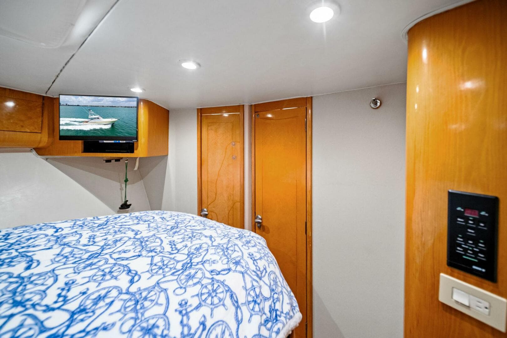 1999 Buddy Davis 52 Express — photo 49