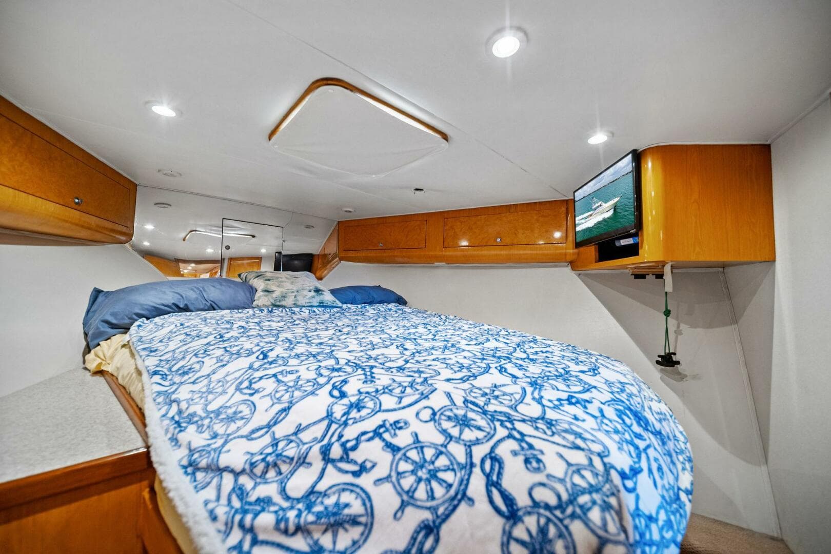 1999 Buddy Davis 52 Express — photo 4