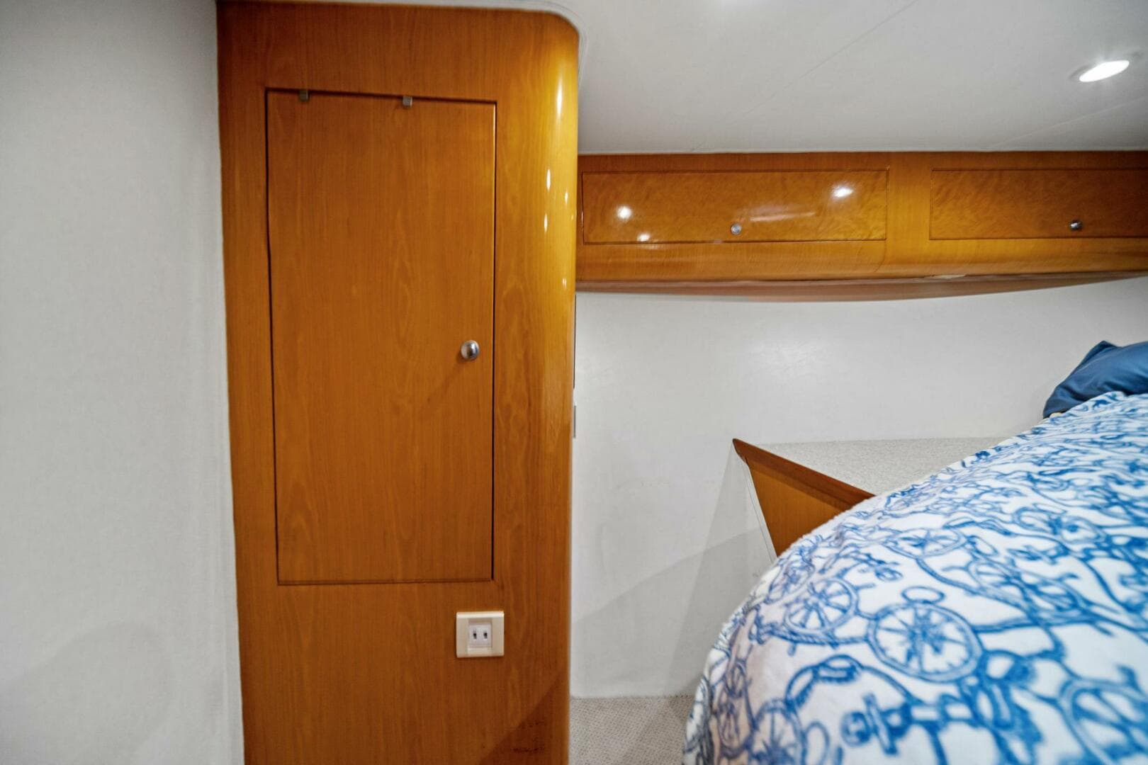 1999 Buddy Davis 52 Express — photo 50