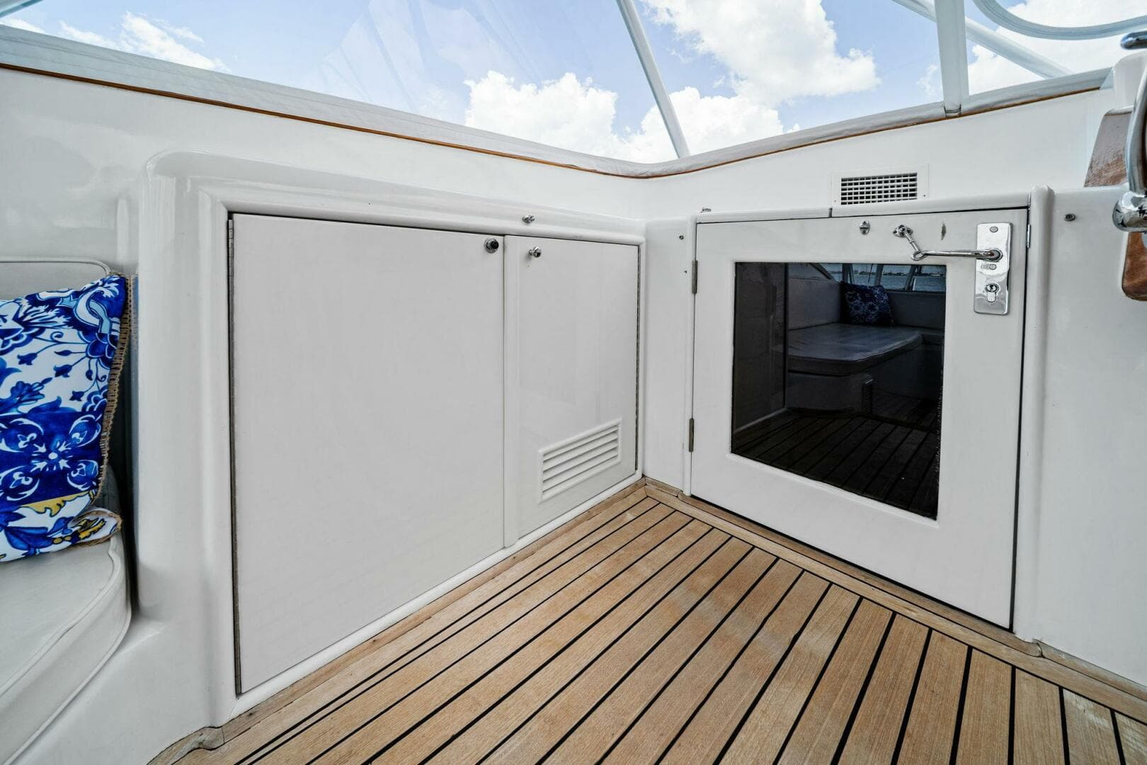 1999 Buddy Davis 52 Express — photo 24