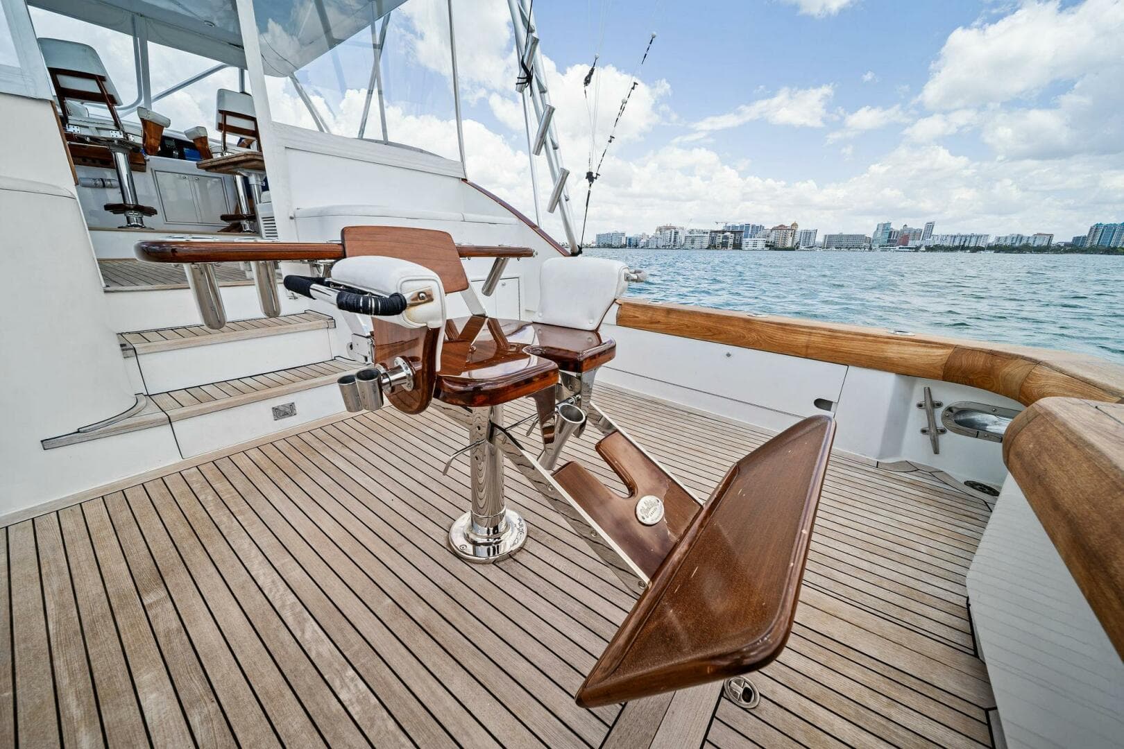 1999 Buddy Davis 52 Express — photo 14