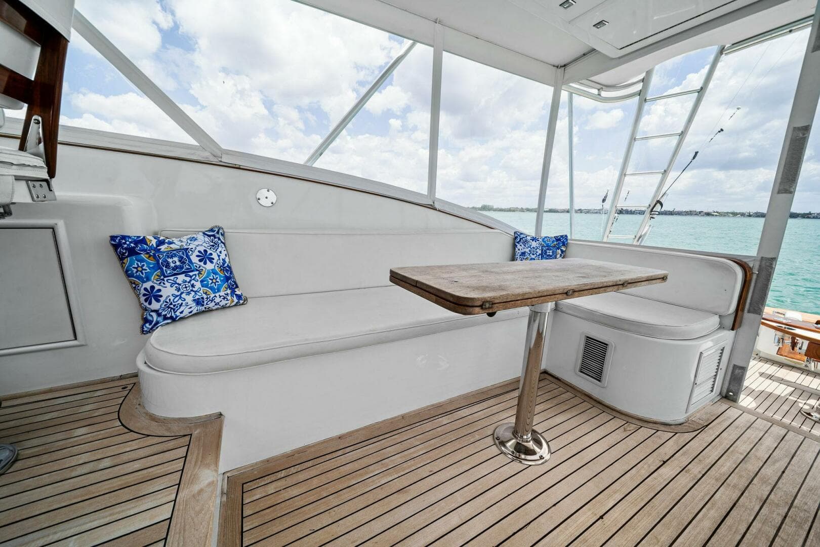 1999 Buddy Davis 52 Express — photo 23