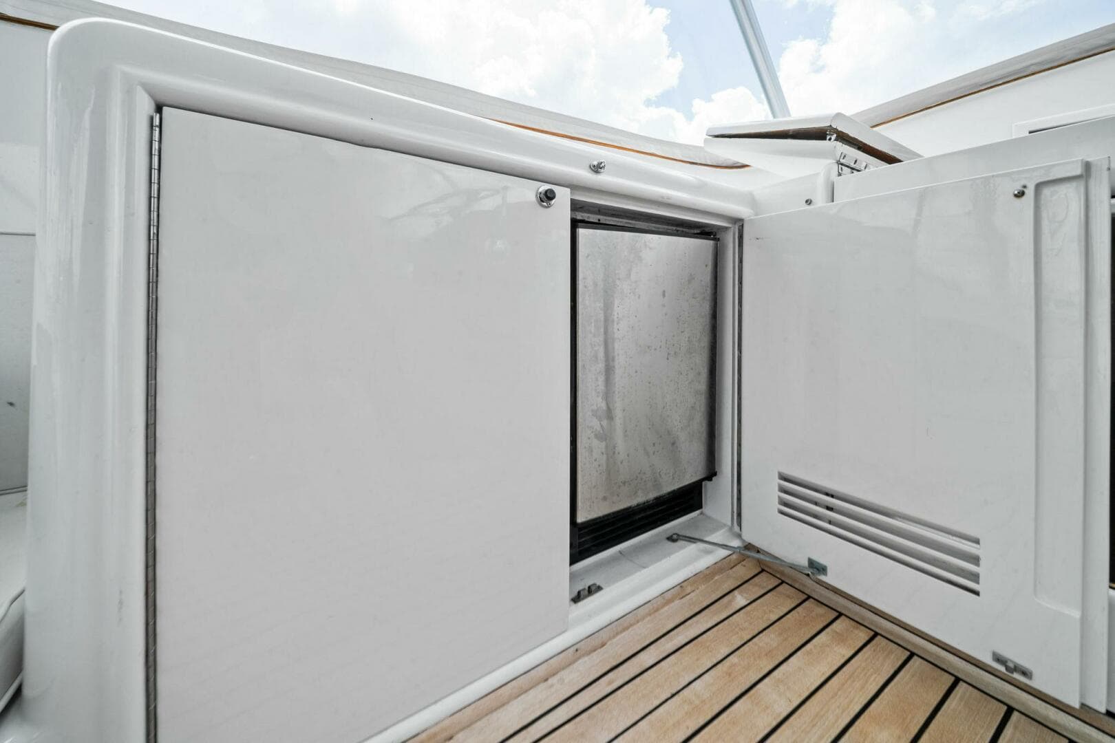 1999 Buddy Davis 52 Express — photo 36