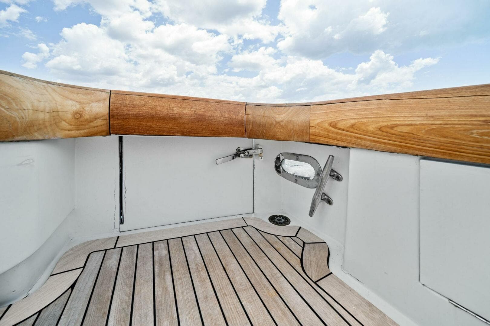 1999 Buddy Davis 52 Express — photo 11