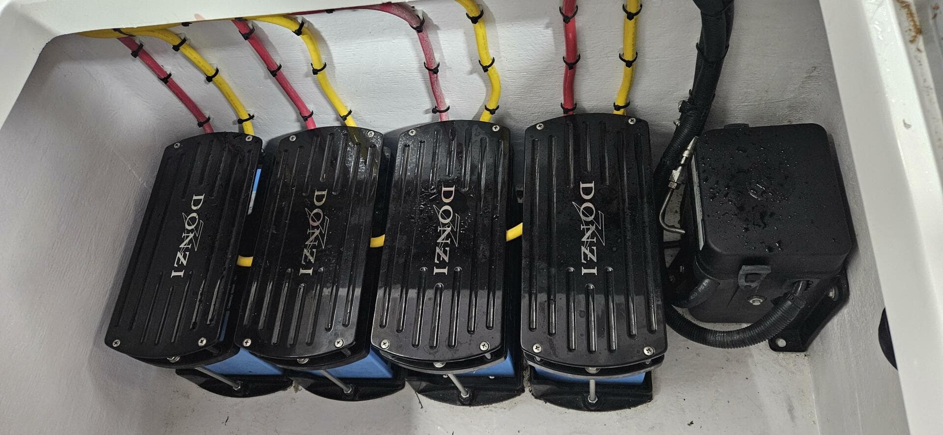 2024 Donzi 39 Vrz — photo 12