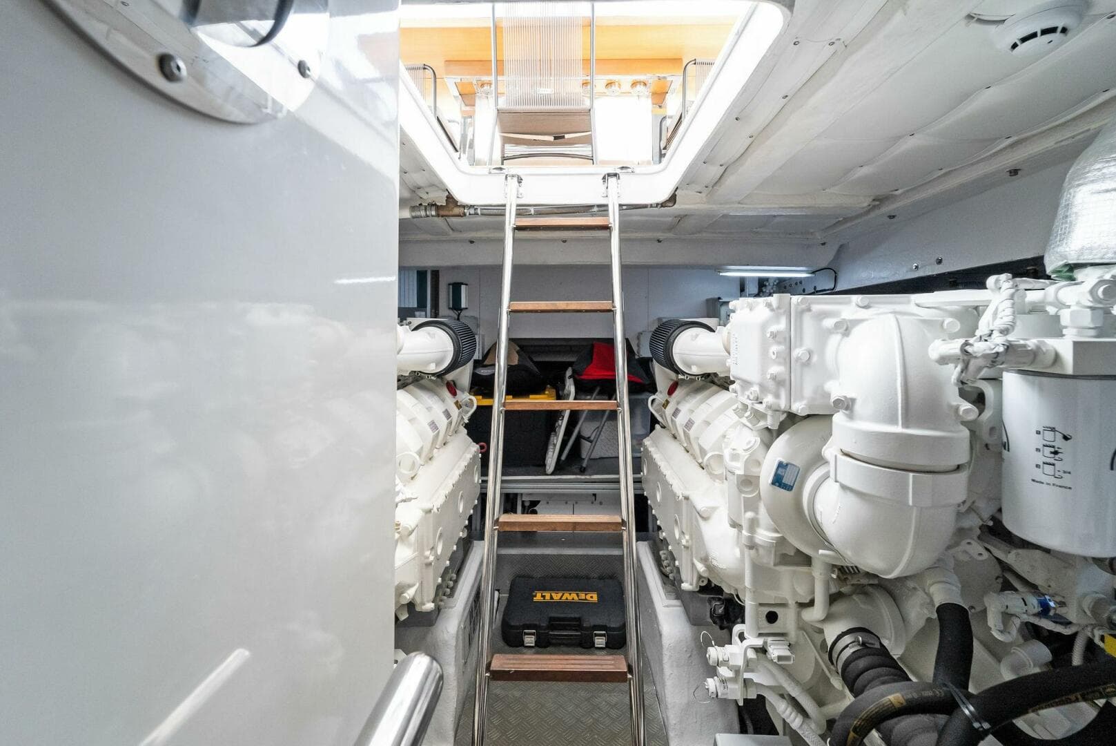 2023 Ferretti Yachts 670 — photo 32