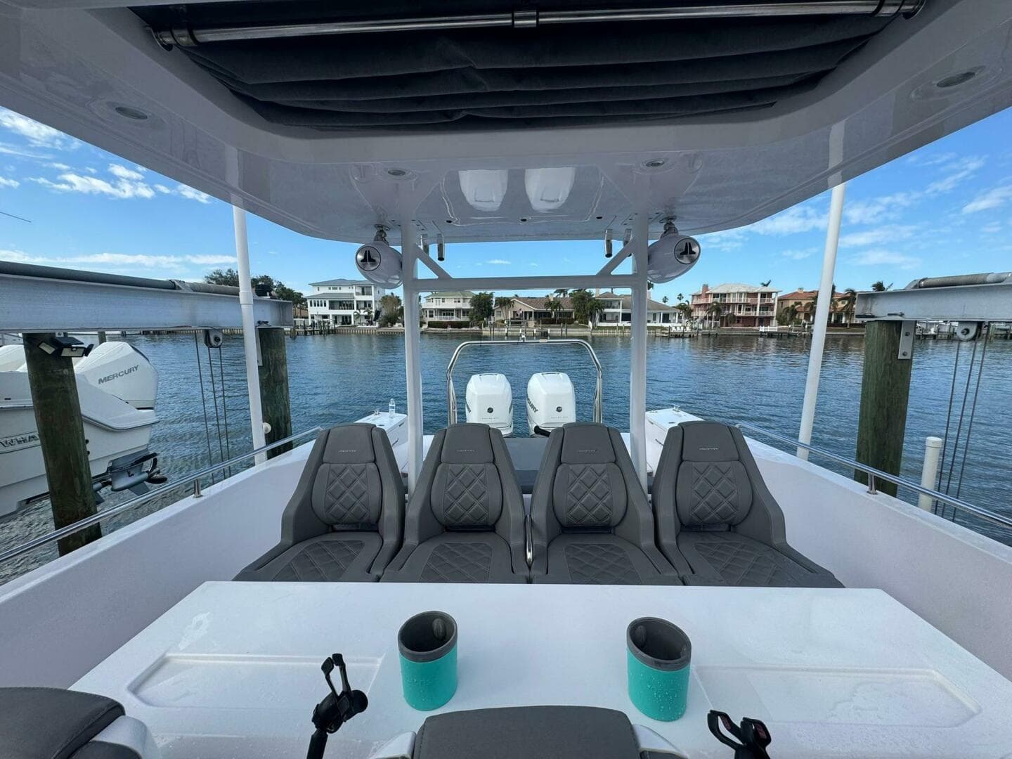 2025 Axopar 37 Sun Top — photo 14